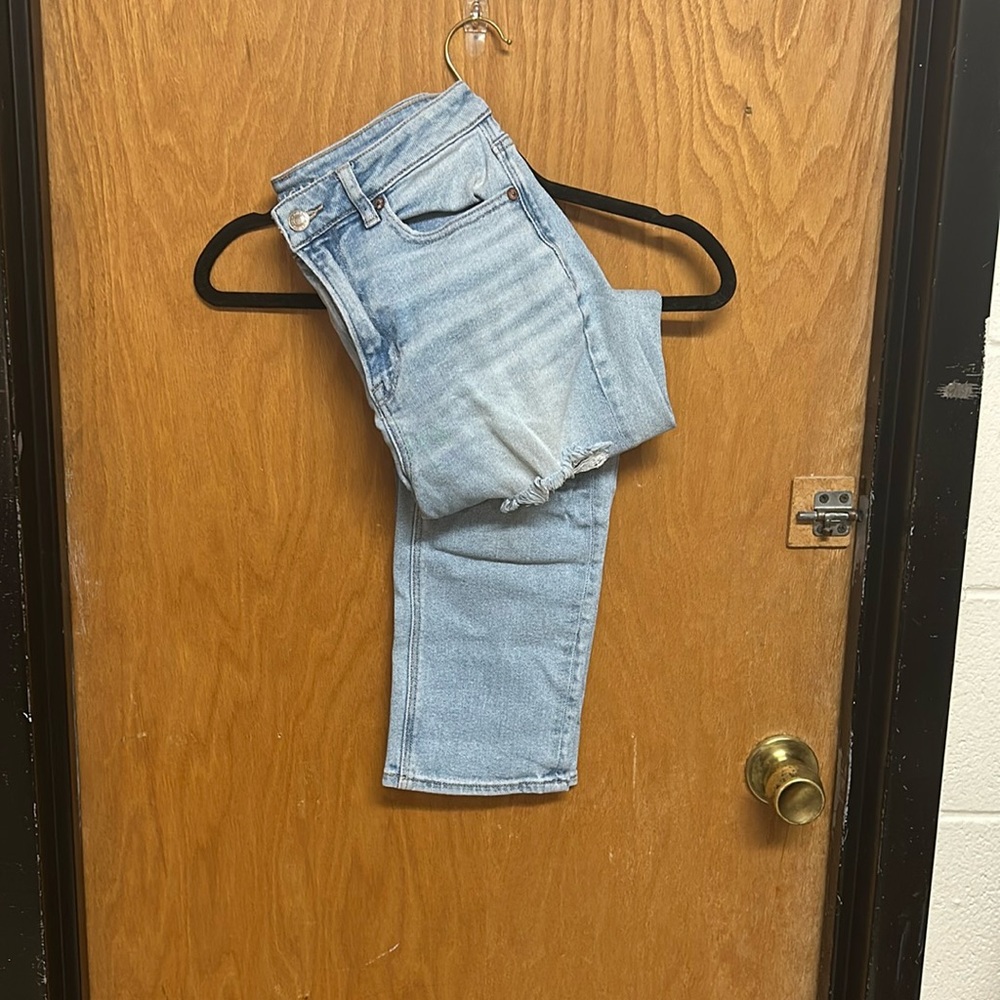 Distressed Mom Straight Leg American Eagle Jeans size 4